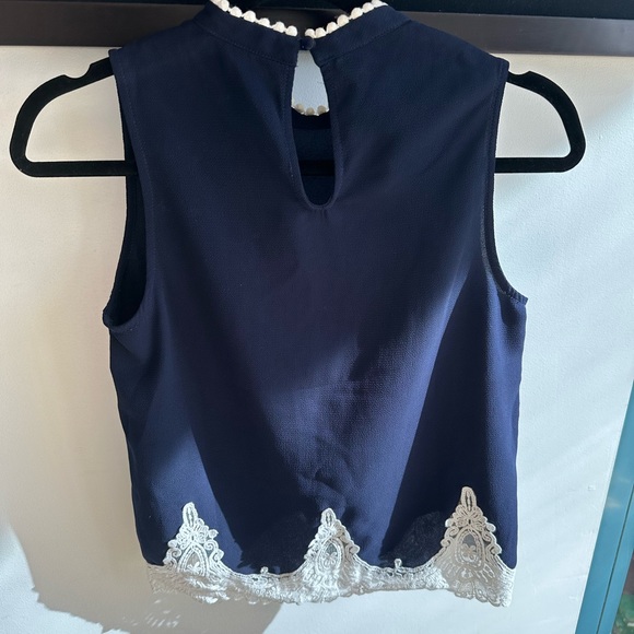 Cutest crop top with lace - Picture 2 of 3